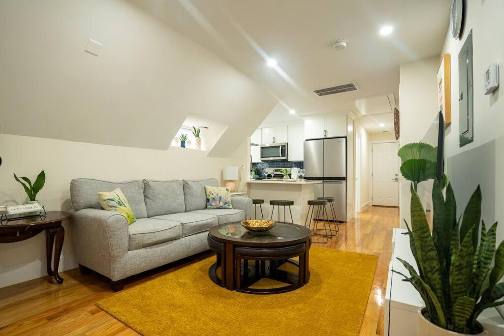 80-3 3Br Boston - Charming Apt Near Dorchester Center Apartment